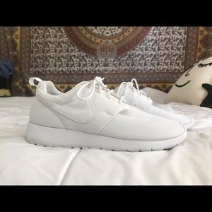 Nike Roshe ALL WHITE